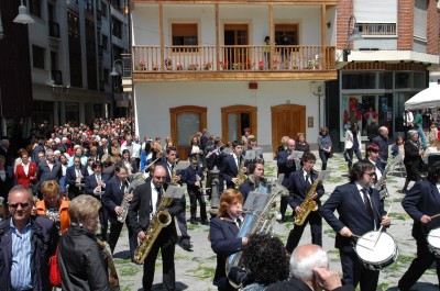 MERA.- La banda en la procesión del Corpus