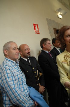 El Jefe de la Policía Local tars saludar a la Reina