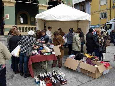 Mercadillo solidario en Tineo h