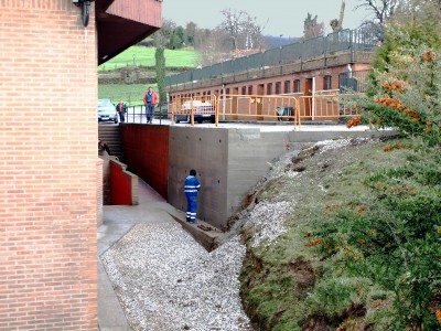 obra de acceso a polideportivo piscinas