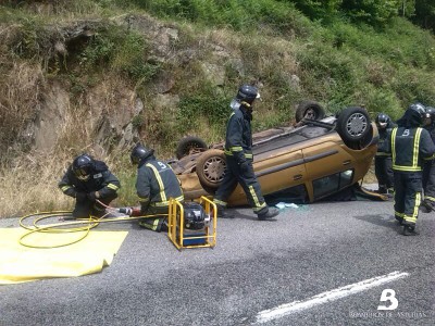 2014.05.21 ACCIDENTE DE TRAFICO EN CANGAS DEL NARCEA 2