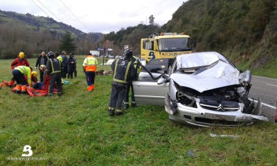 2015.02.02 Accidente de tráfico en Salas 1