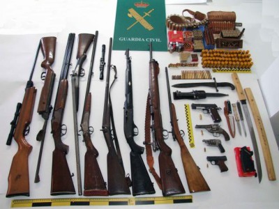 Armas requisadas en Cangas