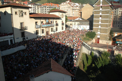 Publico esperando la Descarga 