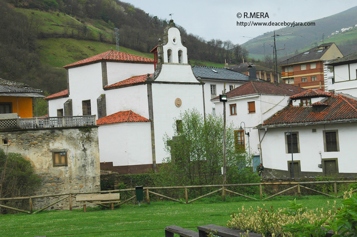 CANGAS DEL NARCEA.- Suena el campanín. Primer día de Novenas