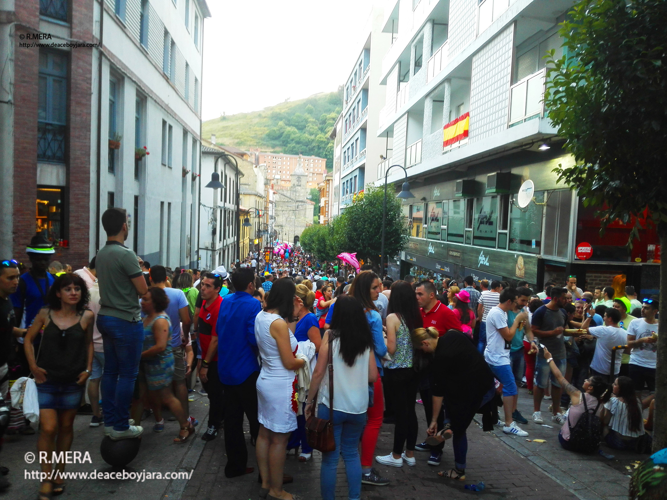 CANGAS DEL NARCEA.- Un inmenso botellón