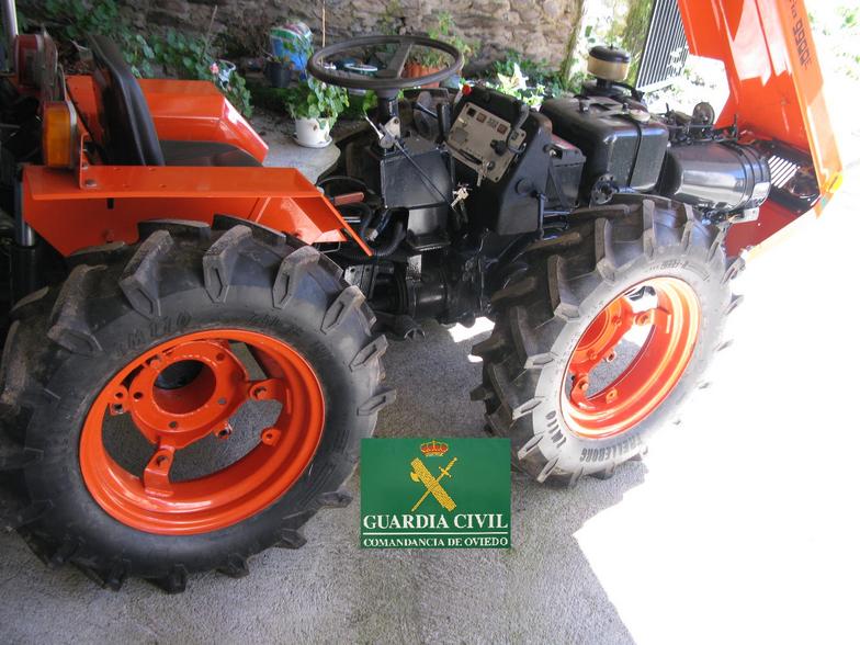 NARCEA/TINEO.- Los tiempos cambian. En vez de un burro me vendieron un tractor viejo