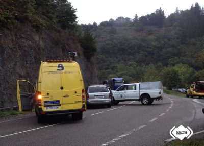 2016-10-13-accidente-de-trafico-en-cangas-del-narcea-1