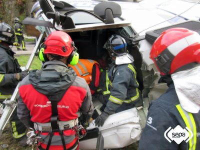 2016-11-29-accidente-de-trafico-en-cangas-del-narcea-6