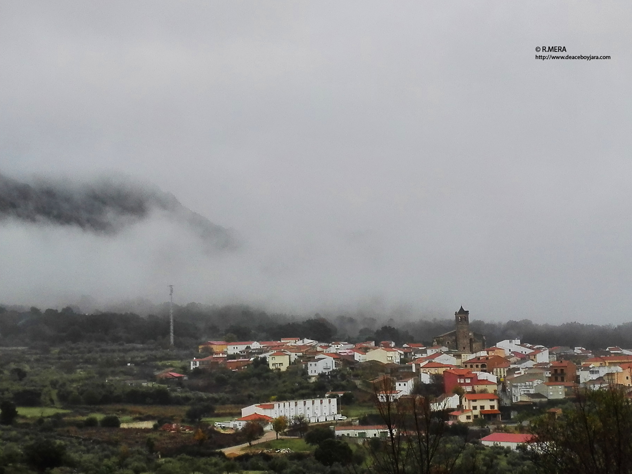 Berzocana.- La foto y su pie: Llegaron las nieblas