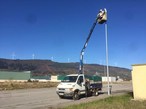 TINEO.-Mejora la iluminación en el polígono industrial de La Curiscada.