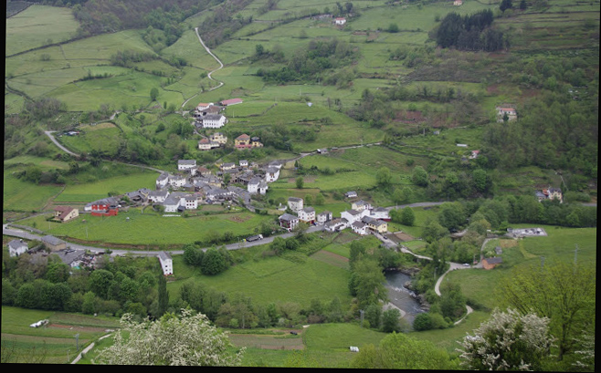 CANGAS DEL NARCEA.- Recogida de firmas pidiendo la construcción de una acera