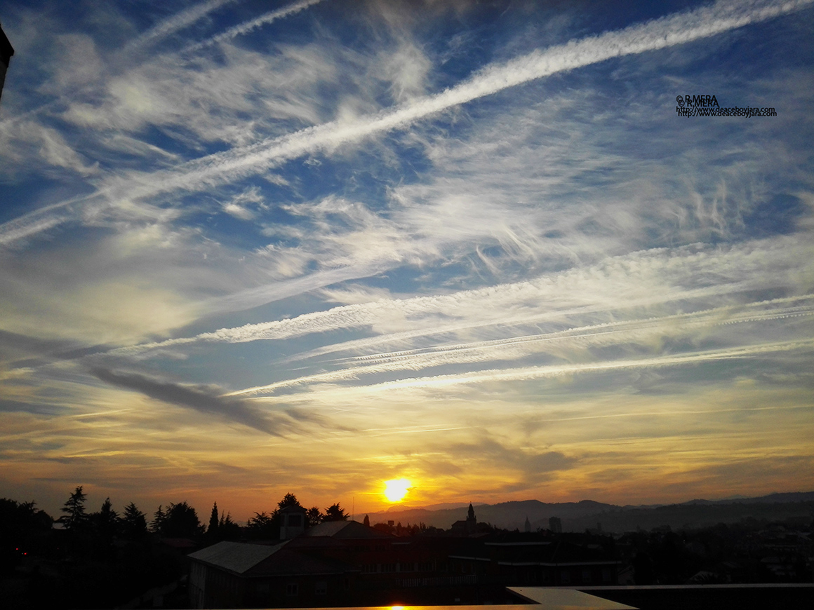 La foto y su pie: Renglones en el cielo