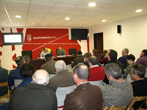 TINEO.- Presentado el borrador de la ordenanza de explotaciones apícolas.