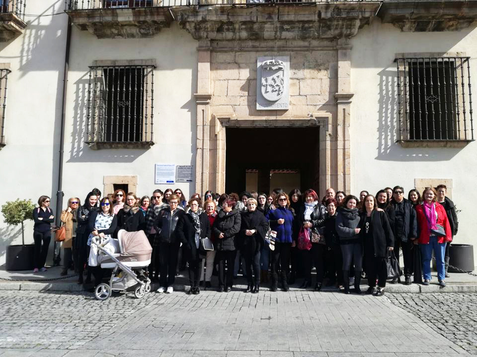 La foto y su pie.- Canguesas contra la violencia