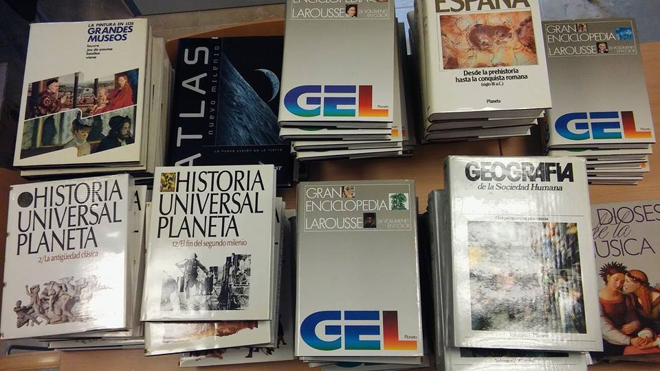 TINEO. Donación particular de 1.000 libros para las bibliotecas de Navelgas y Tuña