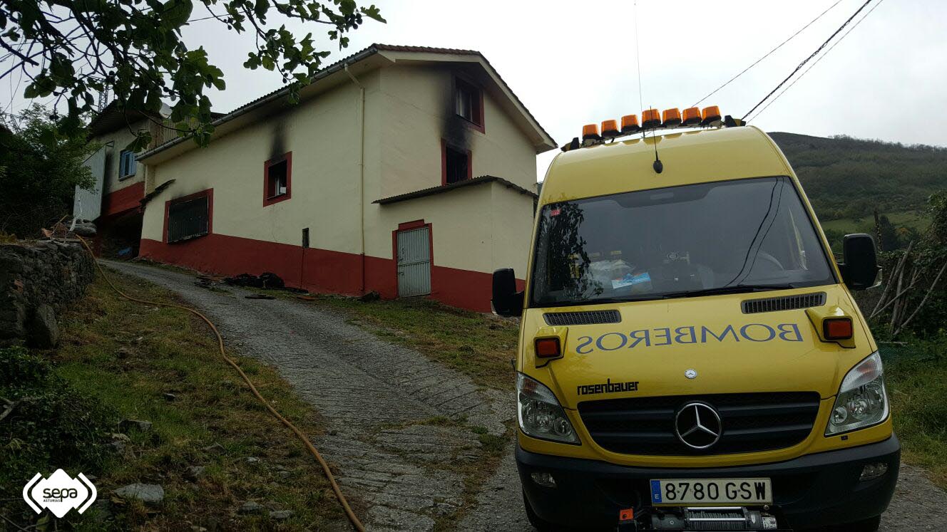 CANGAS DEL NARCEA. Incendio y susto en Carballo