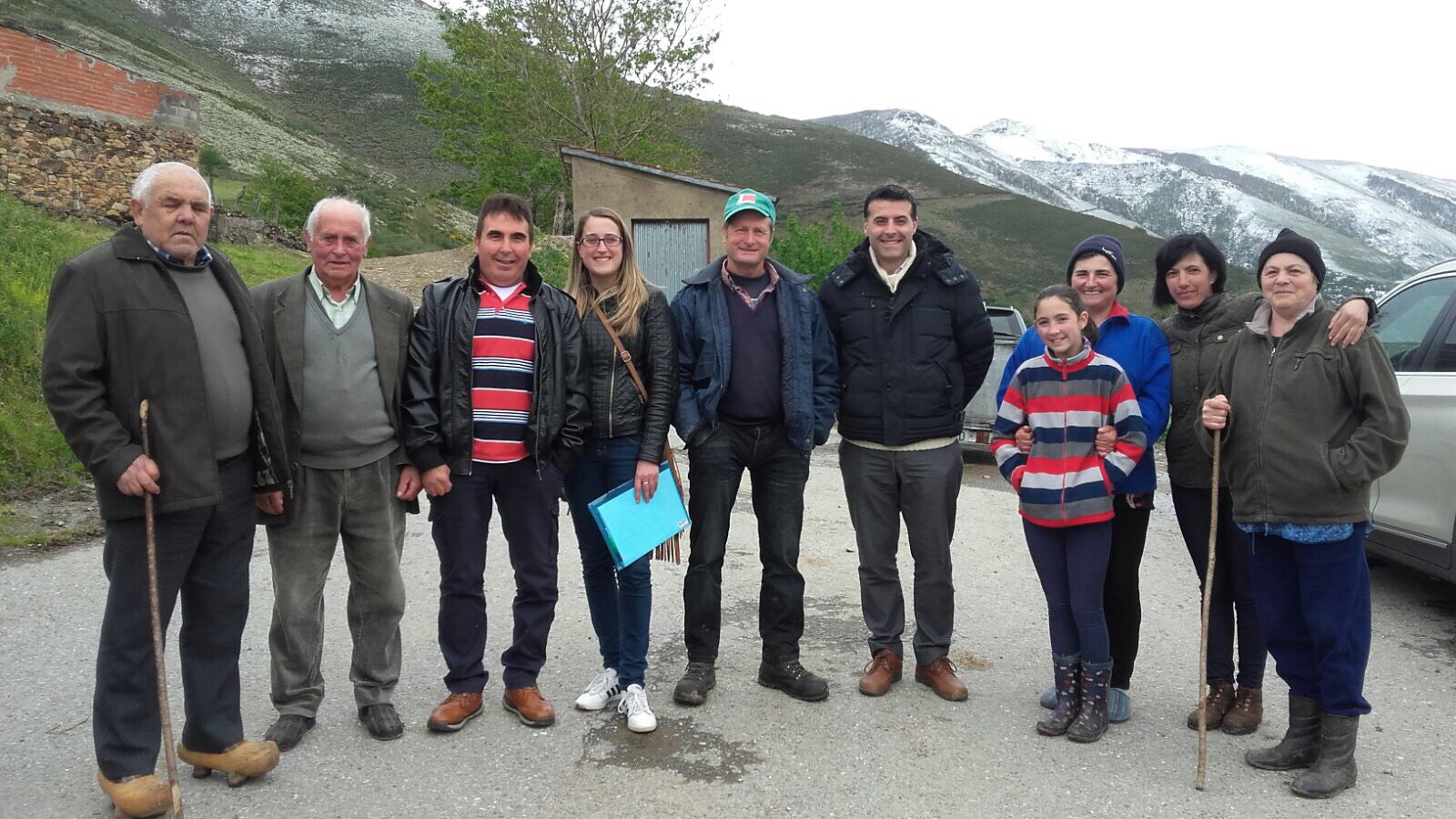 CANGAS DEL NARCEA. El PP reclama la pavimentación de  Parada la Vieja y Cereicedo. Duras críticas al alcalde