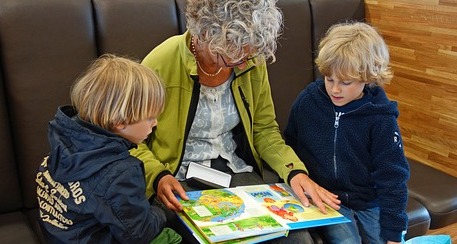 CANGAS DEL NARCEA.- Taller de abuelos y abuelas educadores