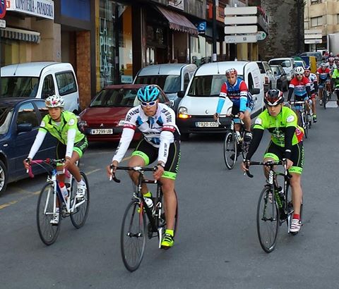 CANGAS DEL NARCEA.-Ciclistas cangueses recuerdan a Rogelio Muñiz.