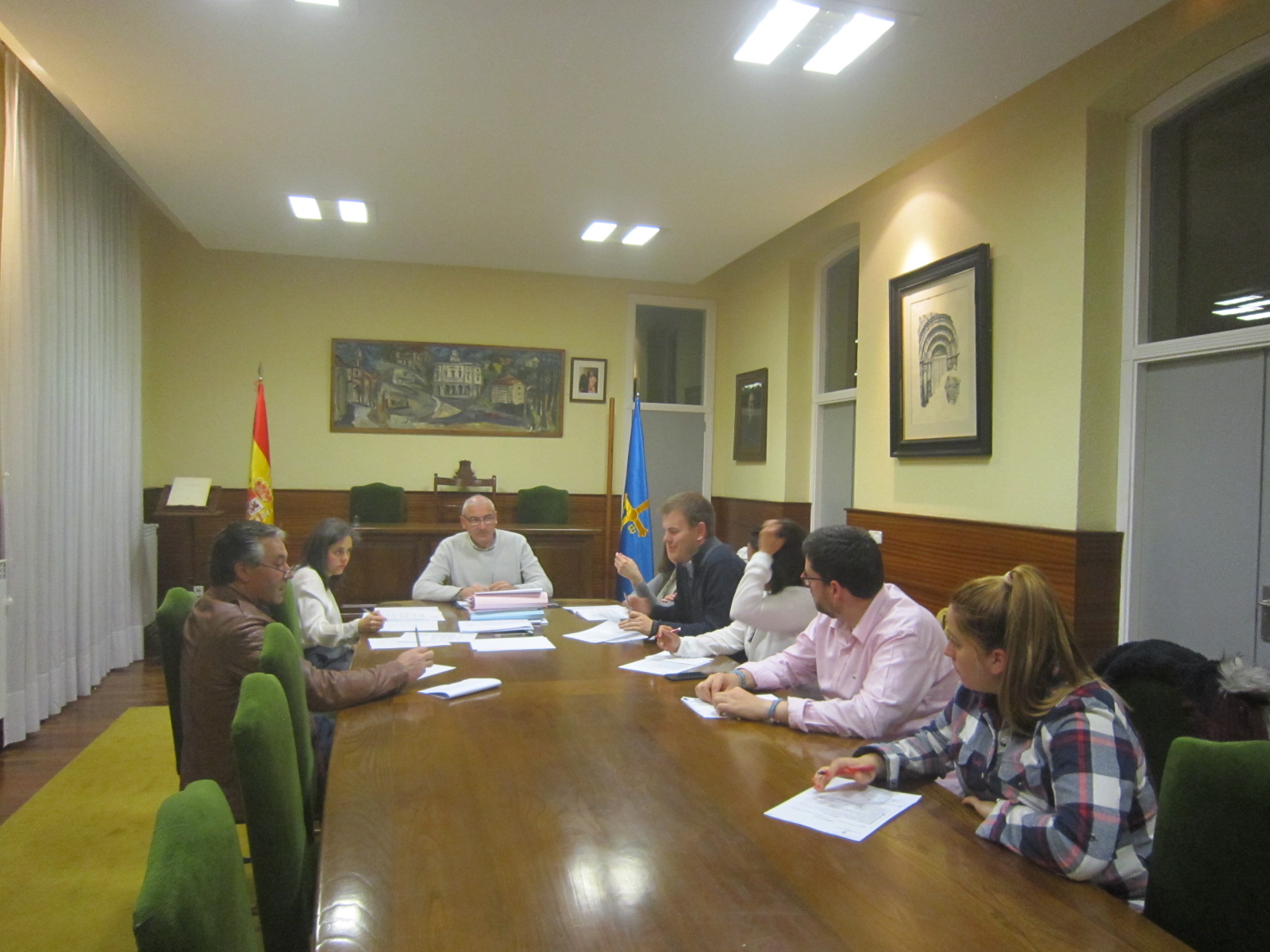 ALLANDE.- El Ayuntamiento enajena 28 viejas escuelas rurales y fija las fiestas locales