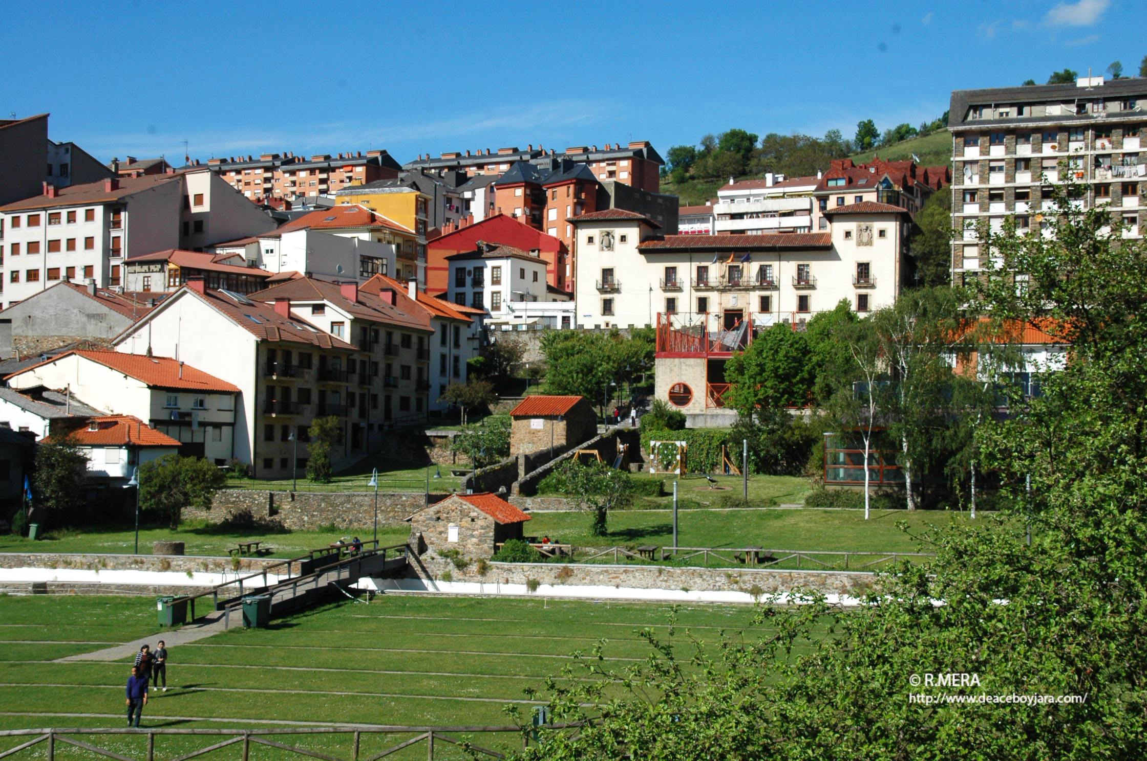 CANGAS DEL NARCEA.- Los empleados municipales reclaman 60.000 € de atrasos