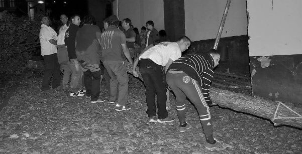 CANGAS DEL NARCEA.- Izando el Arbolón (I)