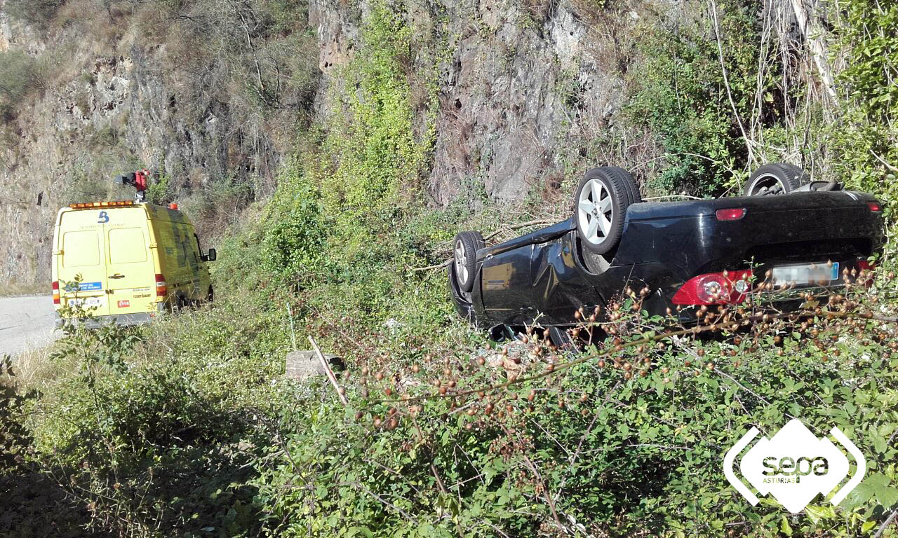 TINEO.- Mujer herida en accidente