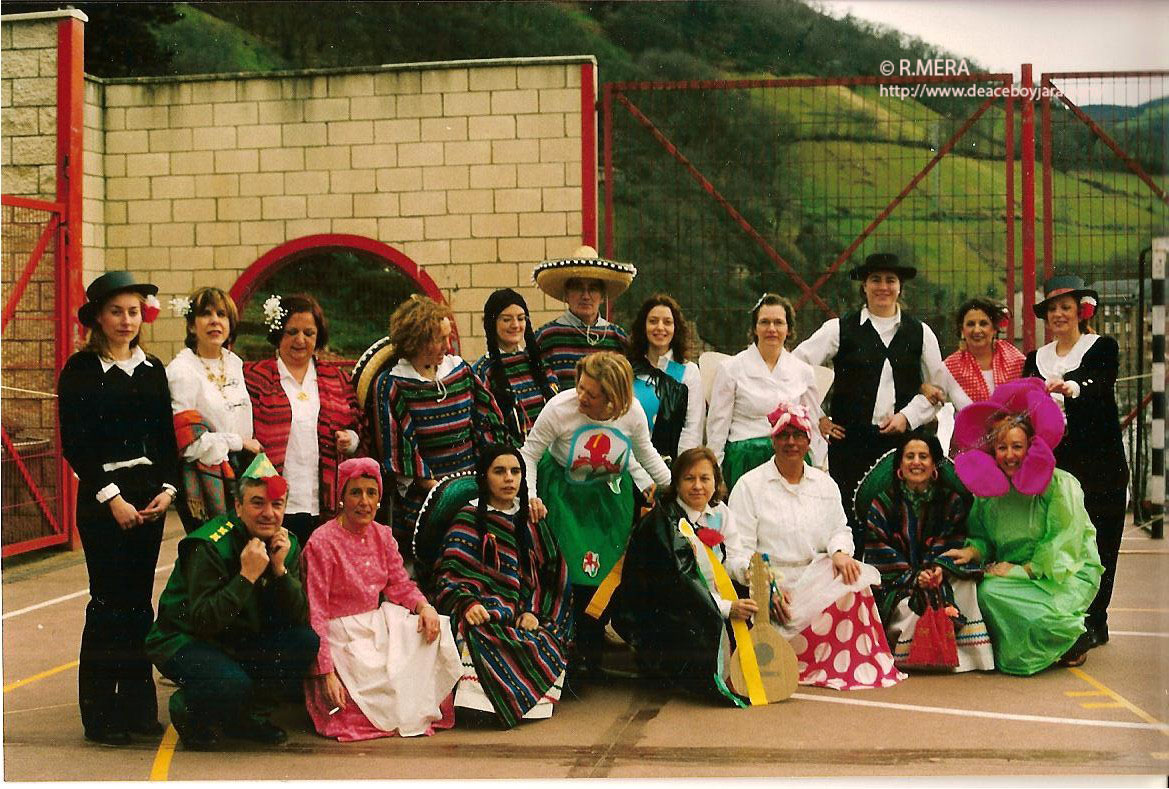 La foto y su pie. Maestros en carnaval