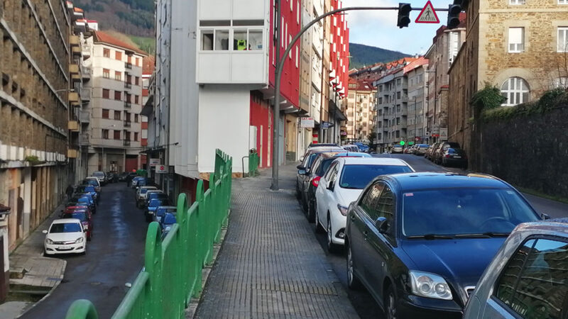 Están las calles llenas de silencios y ausencias