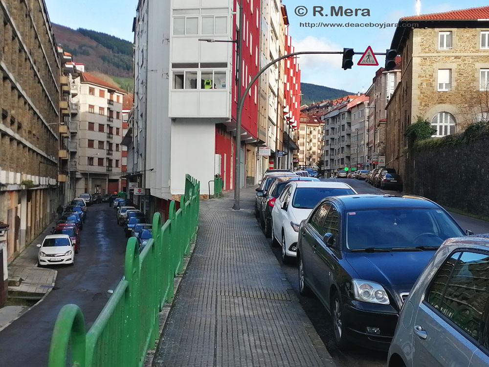 Están las calles llenas de silencios y ausencias