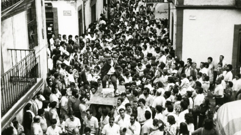 Historia del Jefe y su pagana procesión. Retrato festivo de una época