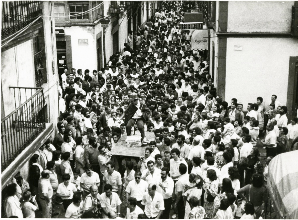 Historia del Jefe y su pagana procesión. Retrato festivo de una época