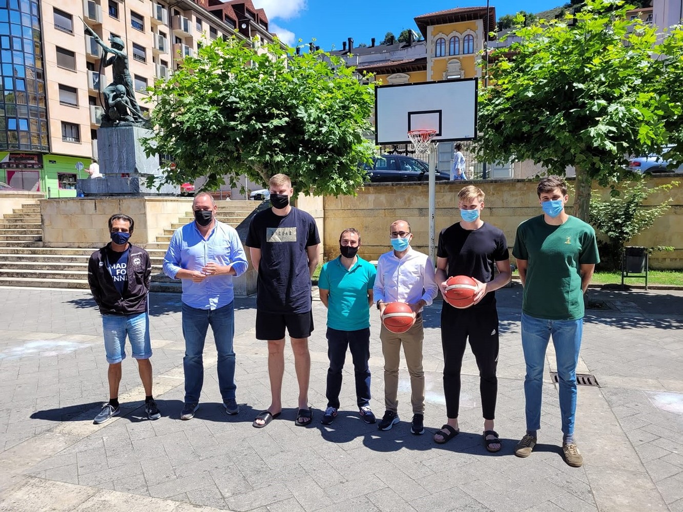 Más de 150 jóvenes  en el campus de verano del Oviedo Baloncesto en Cangas