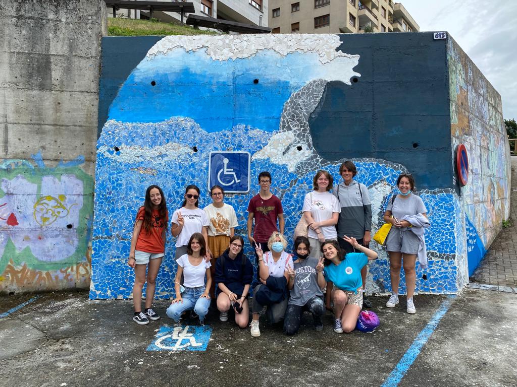 Una ola en un mural: Por el medio ambiente