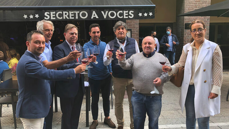 Oviedo repartirá el bollo de San Mateo con vino de Cangas