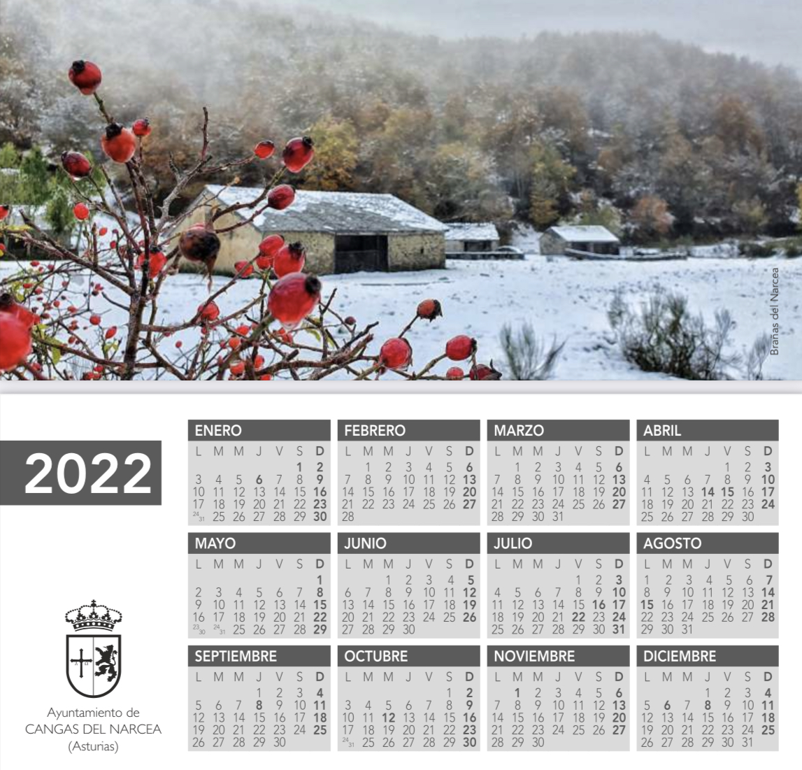 Cangas del Narcea felicita el 2022 repartiendo 5.500 calendarios