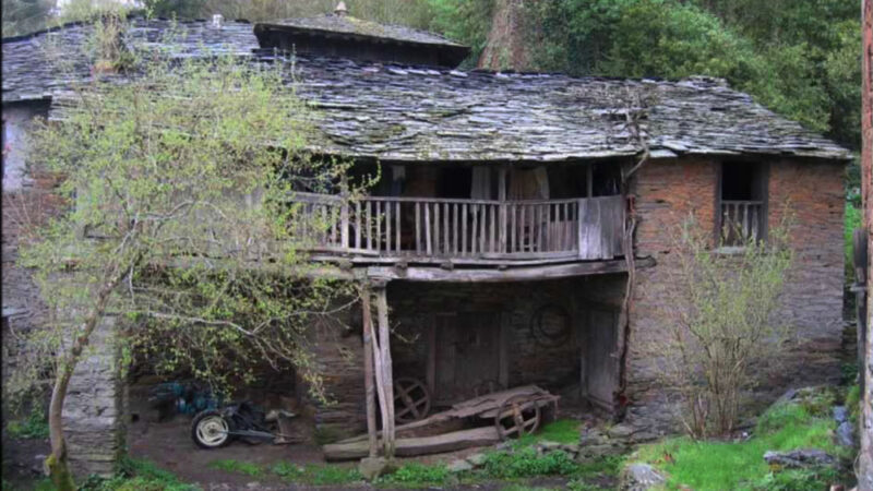 Manuel se fue cuando cerró la última casa de su aldea