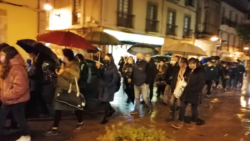 Protestando bajo la lluvia. Las mujeres pierden el miedo