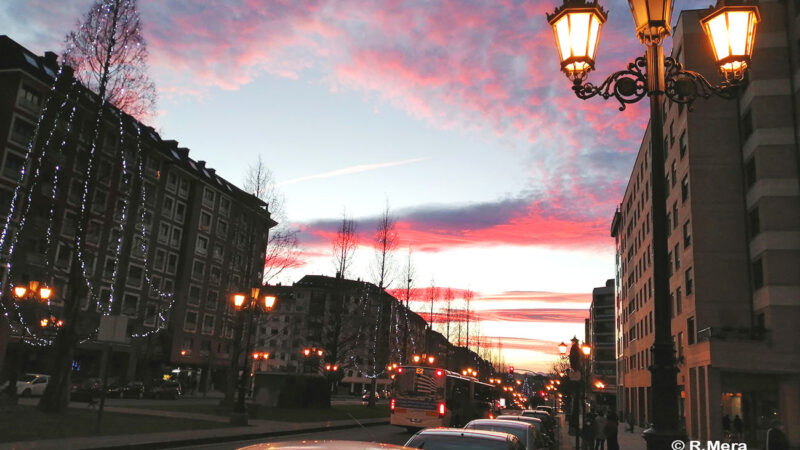 La foto y su pie: Vestidos otoñales y ambiente primaveral en invierno