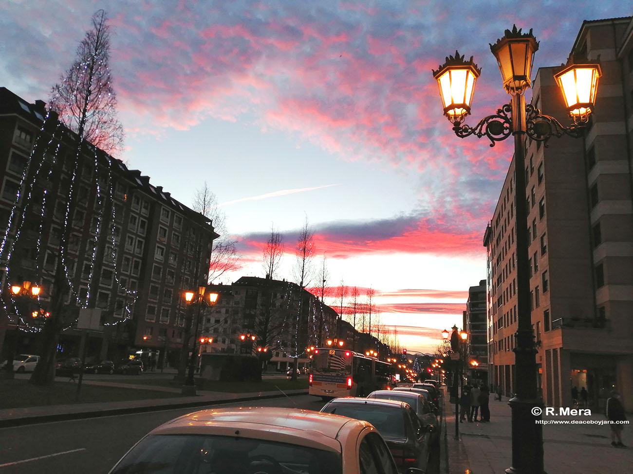 La foto y su pie: Vestidos otoñales y ambiente primaveral en invierno