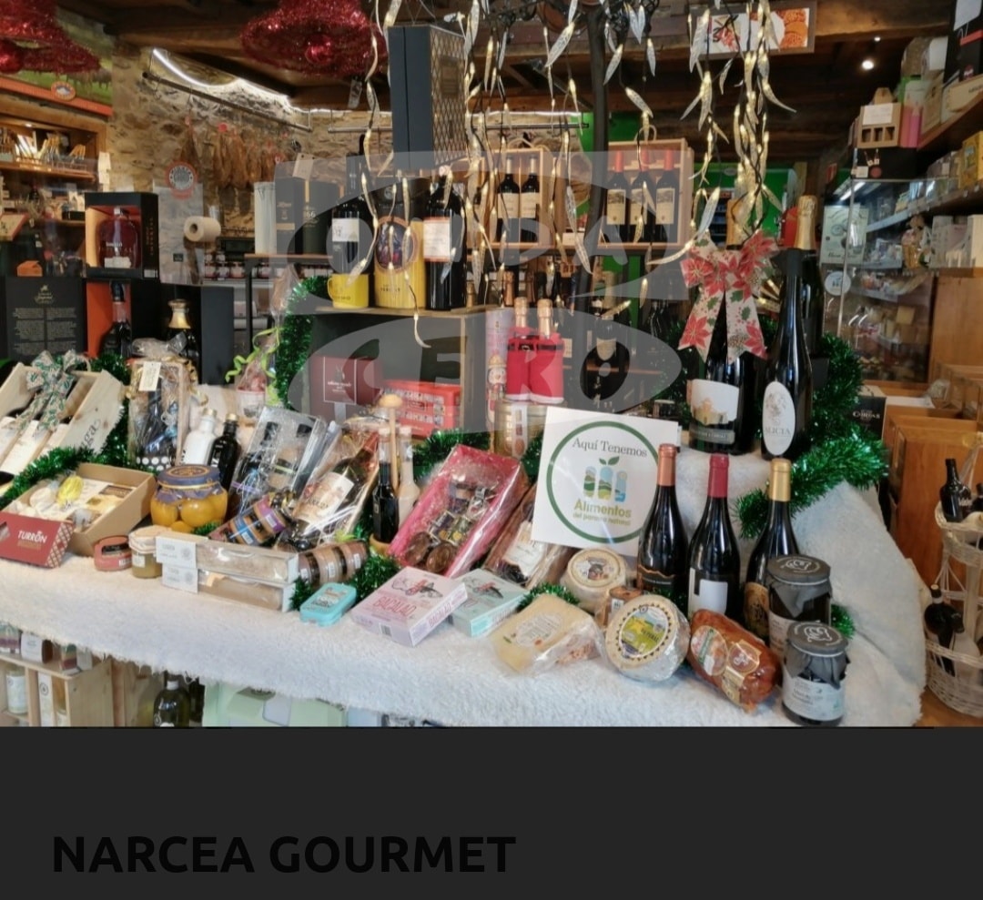 Narcea Gourmet y Casa Muñiz, premios de escaparates navideños Alimentos del Paraíso