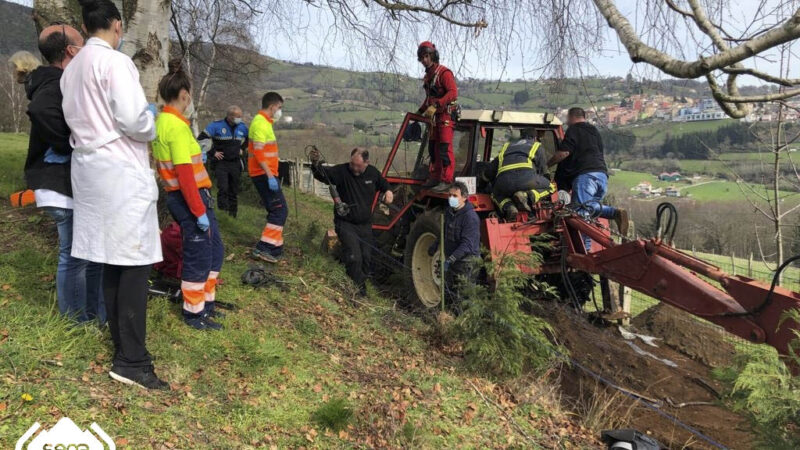 TINEO. Muere atrapado en un tractor
