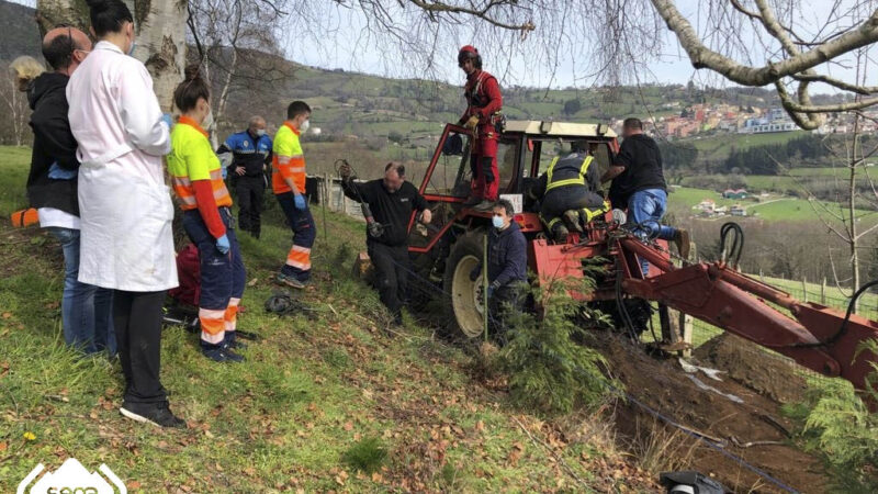 TINEO. Muere atrapado en un tractor