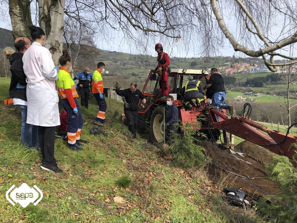 TINEO. Muere atrapado en un tractor