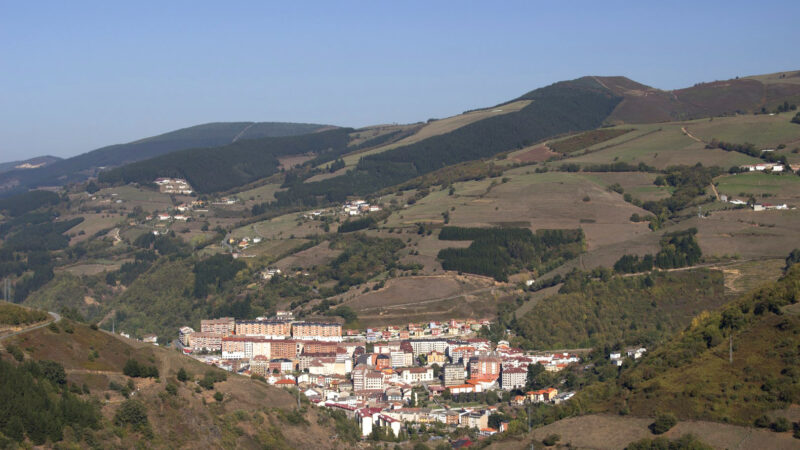 ‘Vente a vivir a un pueblo’. Y si es a Cangas mejor