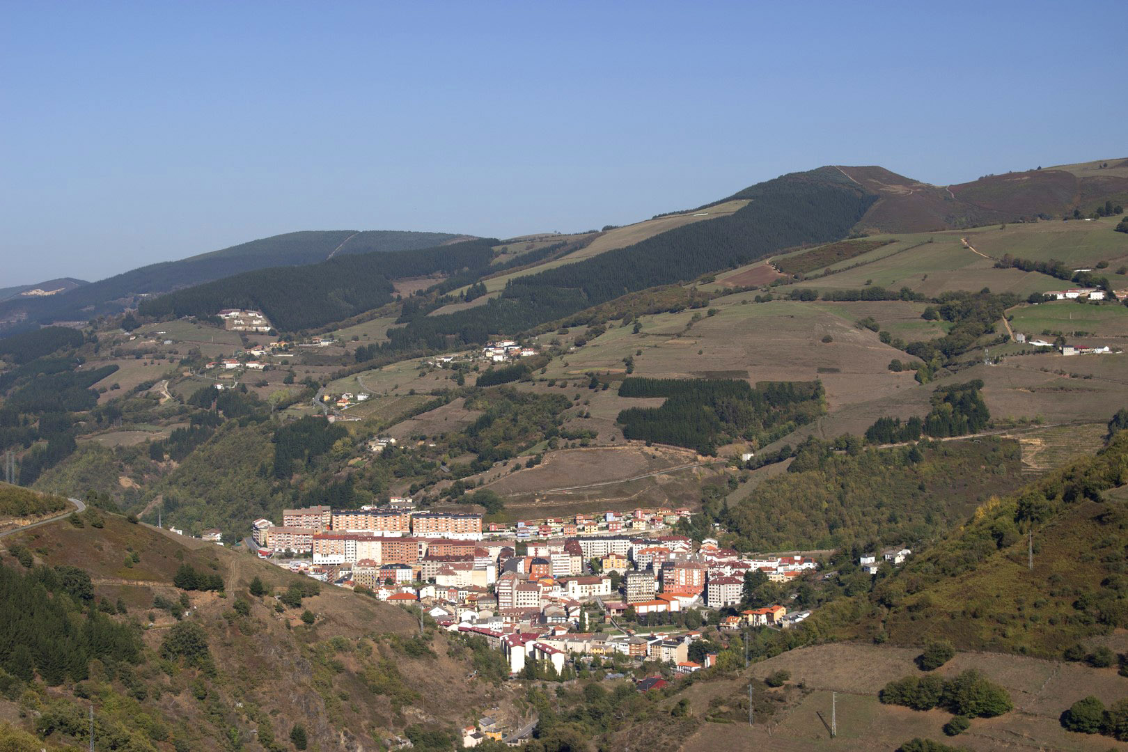 ‘Vente a vivir a un pueblo’. Y si es a Cangas mejor