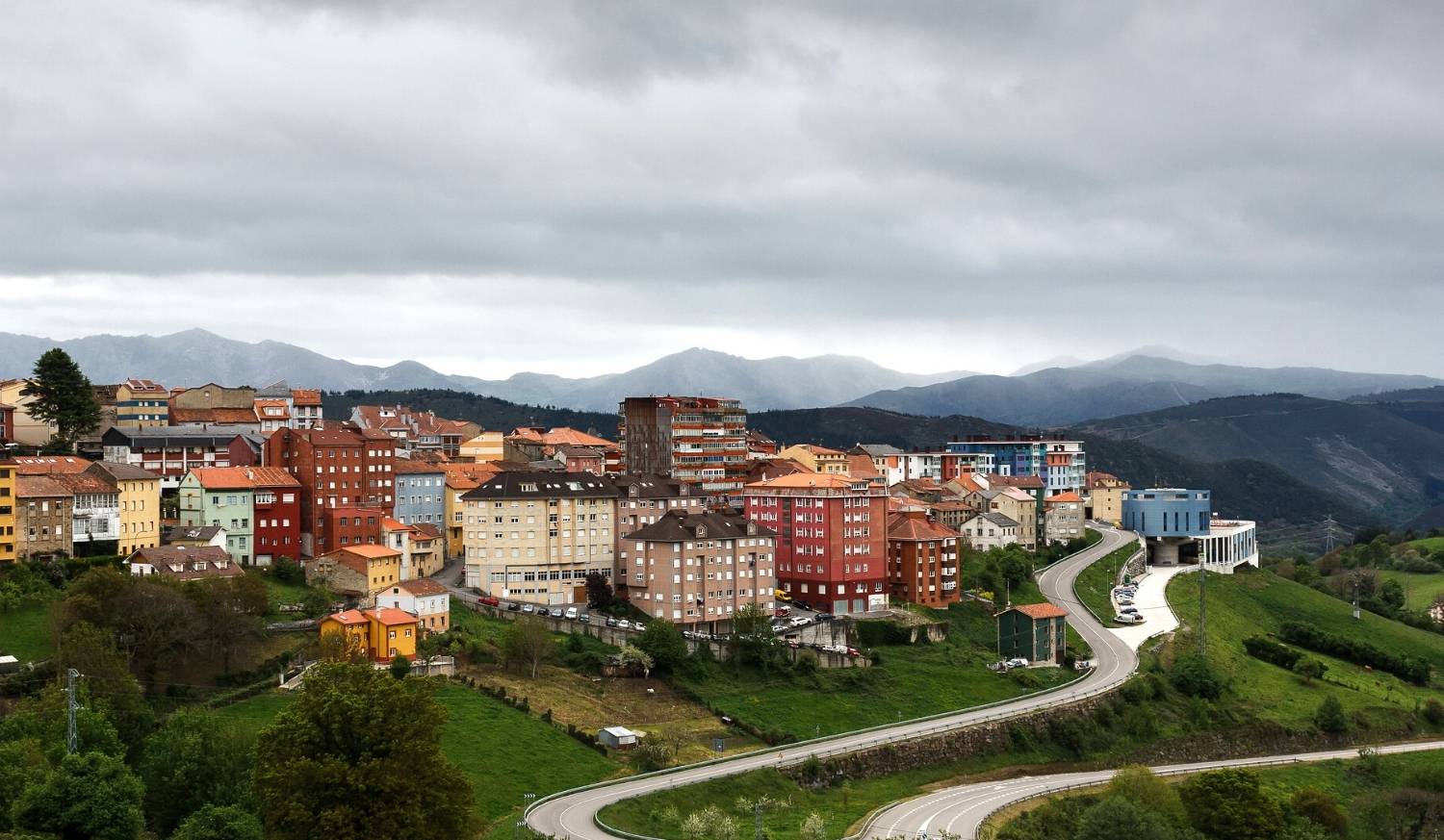 TINEO: Construcción de naves nido