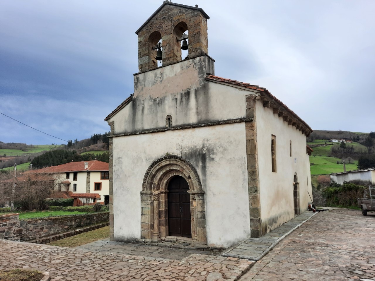 Mejoras en el entorno de la iglesia de Celón