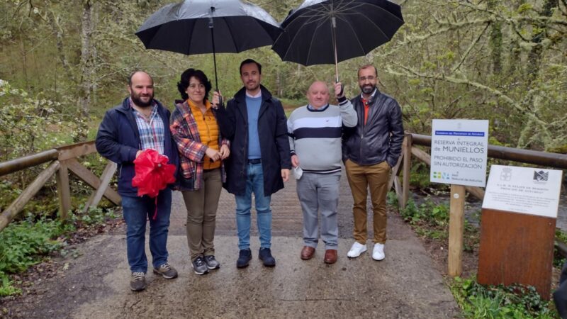 CANGAS.-Las autoridades visitan las obras de mejora de Moal